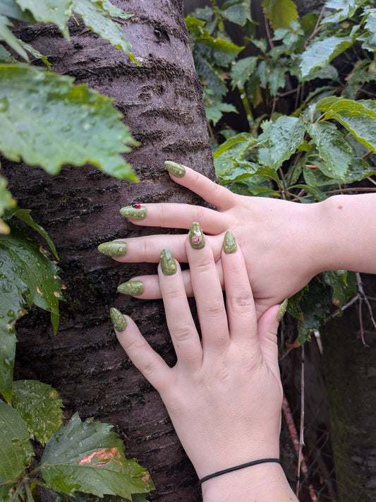 Raindrop Leaf Nails