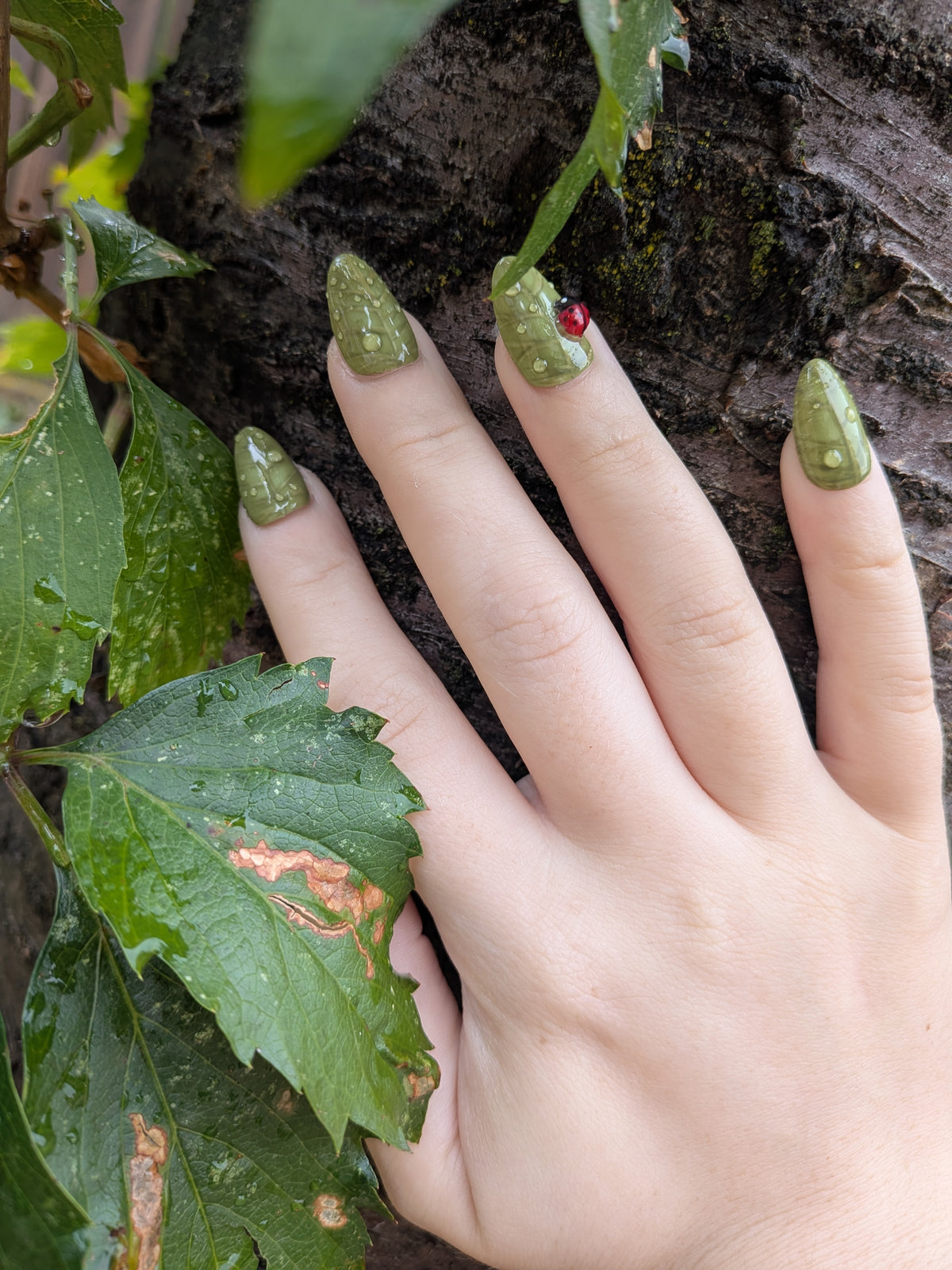 Raindrop Leaf Nails